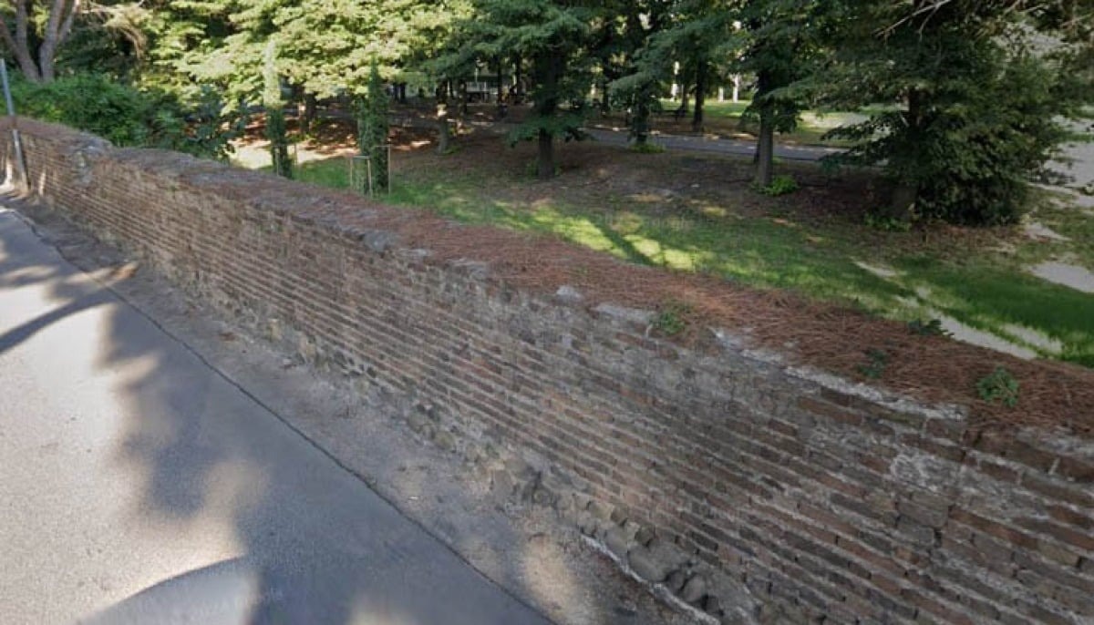 Le mura storiche di Rimini saranno restaurate: "Serve azione immediata" - Mura in via Bastioni Orientali (Rimini)