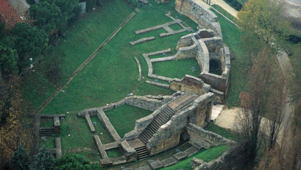 Niente abbattimento per il Ceis, lo ribadiscono gli archeologi: "Da valorizzare assieme all'anfiteatro" - Anfiteatro romano di Rimini PH Comune di Rimini