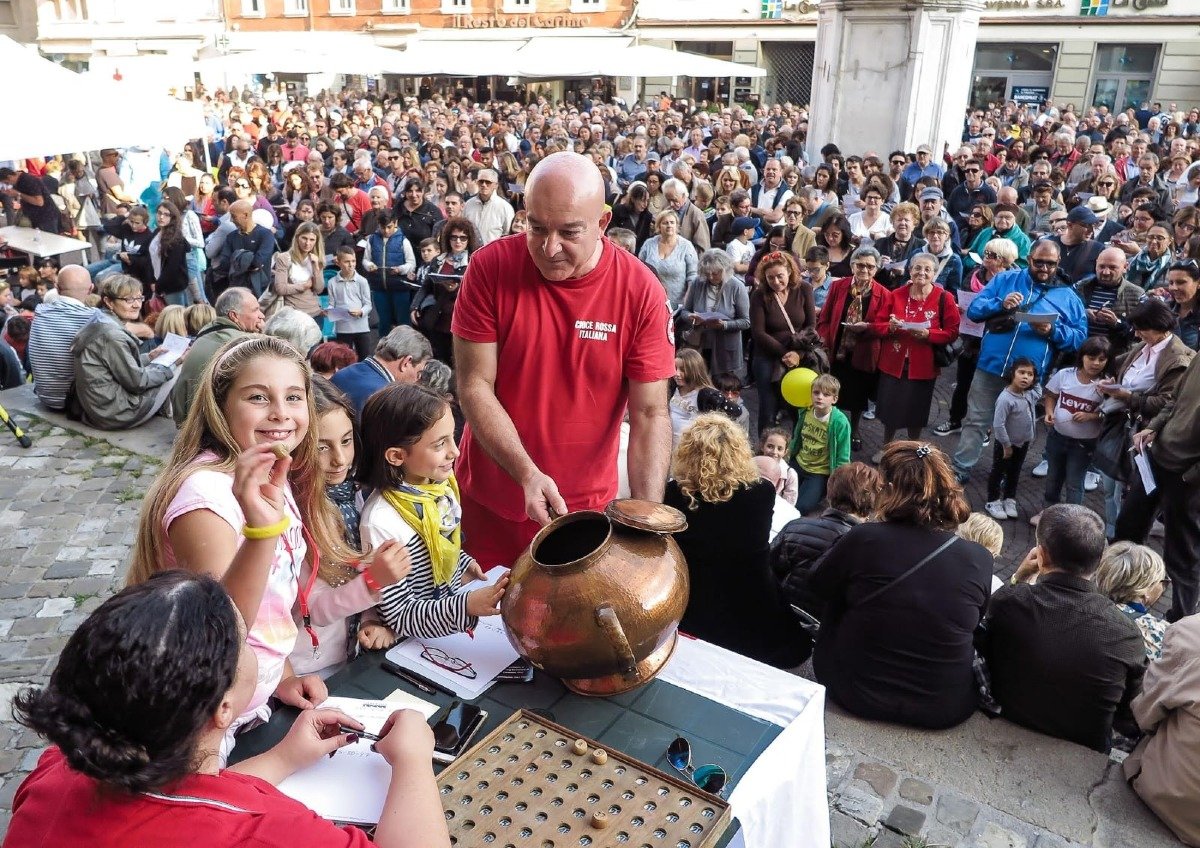 Rimini celebra San Gaudenzo: torna la tradizionale tombola in piazza e non solo - Tombola di San Gaudenzo a Rimini