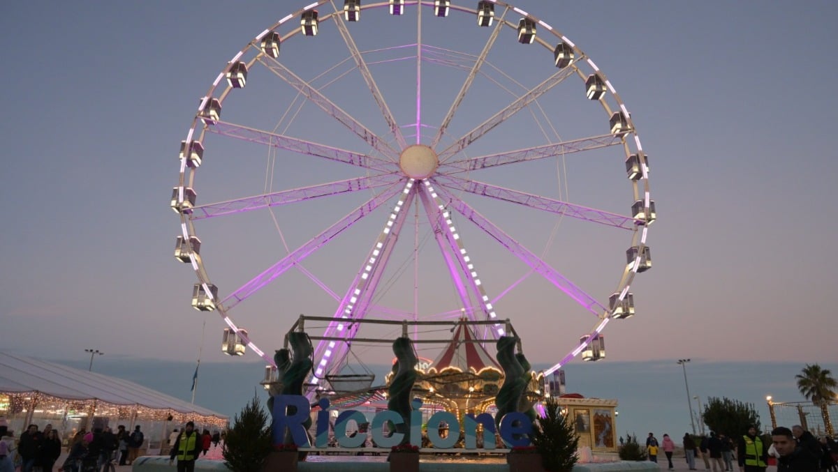 Riccione, per altri due anni la ruota panoramica sarà una delle attrazioni del Natale - 