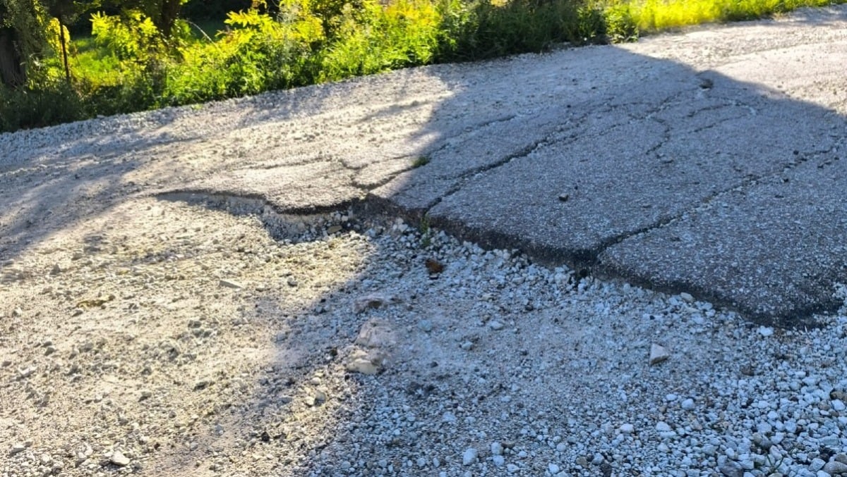 Novafeltria, la strada de Le Ville di Torricella dissestata: "Saltano paraurti e ammortizzatori" -