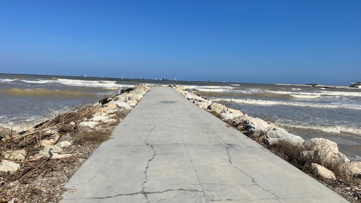 Pedalando tra due mari: in bici da Rimini al Mar Tirreno, tra borghi e colline - Partenza della ciclabile di Rimini