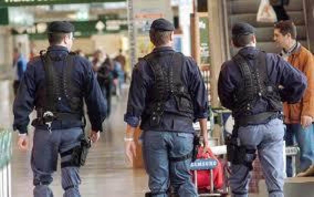 Rimini: Polizia di Frontiera arresta tre stranieri per documenti falsi - Polizia di Frontiera