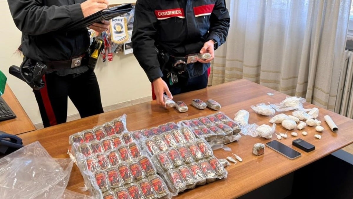 Riccione: un carico di droga nascosto nel sottosella dello scooter, arrestato -