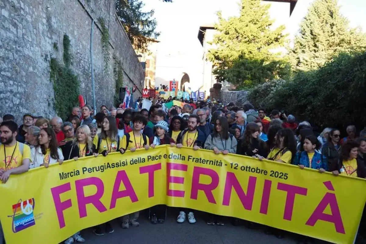 Marcia Perugi Assisi: migliaia in cammino per la pace e la fraternità - © Ansa