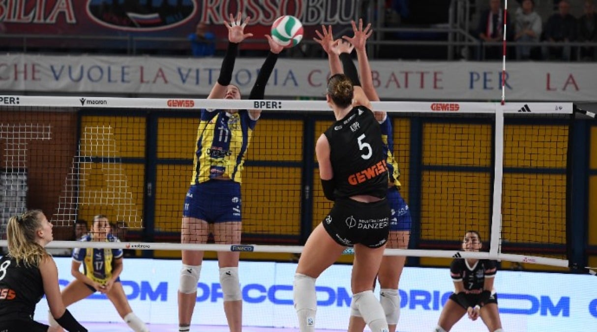 Volley A1 femminile, Omag-MT ko a Bergamo (3-0) - Un attacco di Bergamo