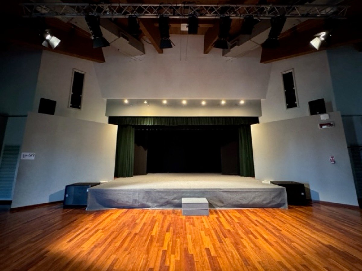 Riapre il Teatro Villa a San Clemente: la stagione 2025 tra comicità, ironia e innovazione -
