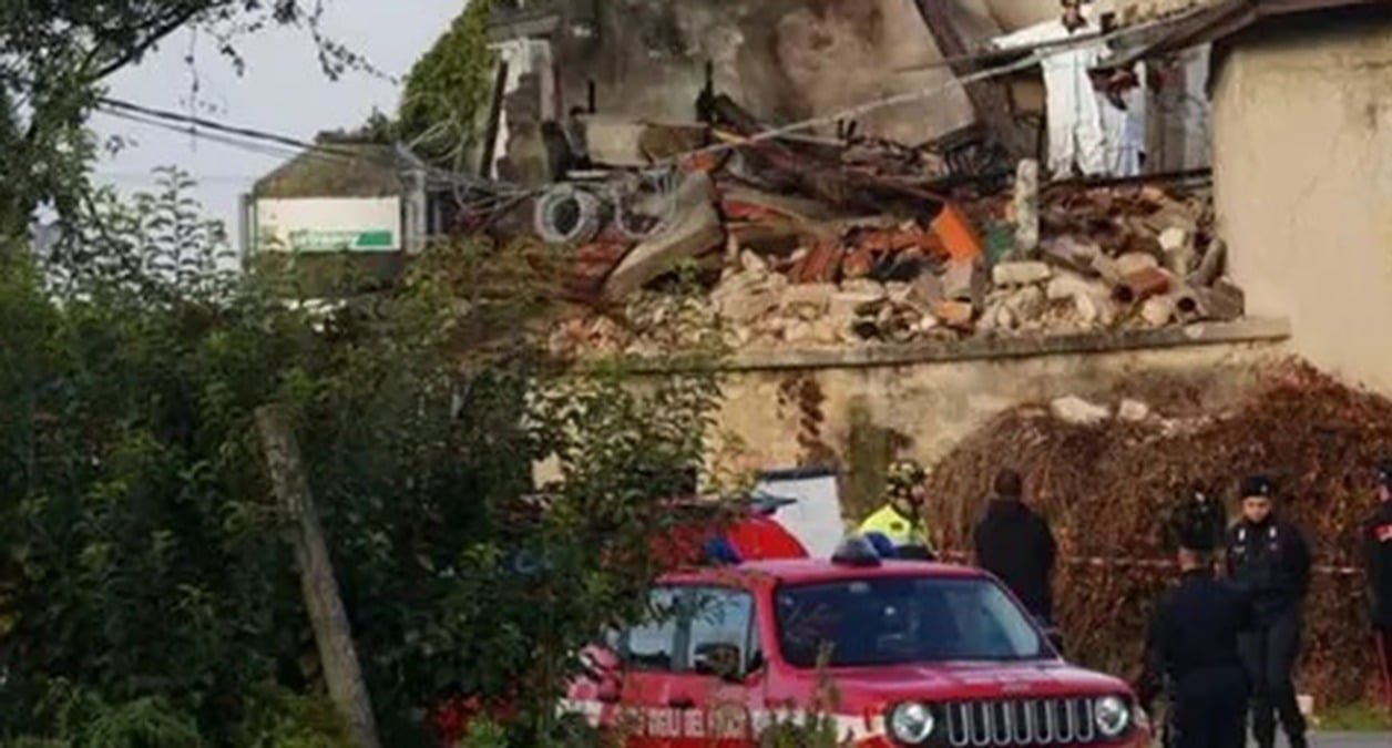 Esplosione durante uno sgombero, morti tre carabinieri. Arrestati tre fratelli - © Ansa