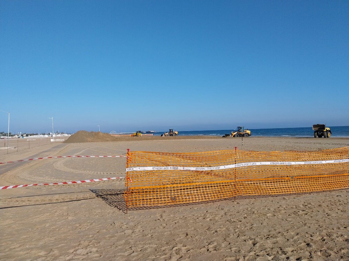 Protezione e prevenzione: le dune invernali lungo la costa riminese -