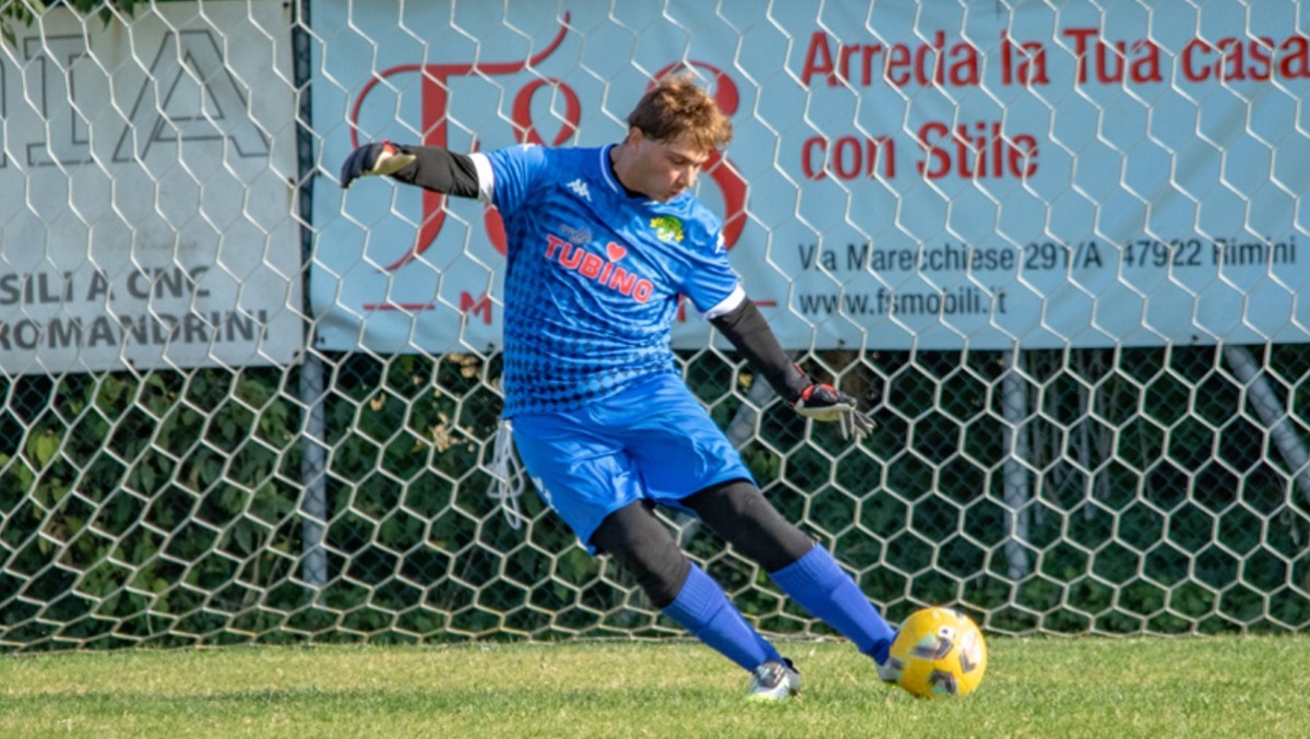 Matteo Morra, da terzo a primo portiere a Sant'Ermete: il 2005 dei "verdi" in evidenza - Morra in azione PH Giuseppe Miele