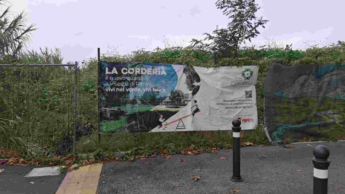 Viserba, parco chiuso, palazzi incompleti: i dubbi dei residenti sulla Corderia - Le immagini scattate da un lettore