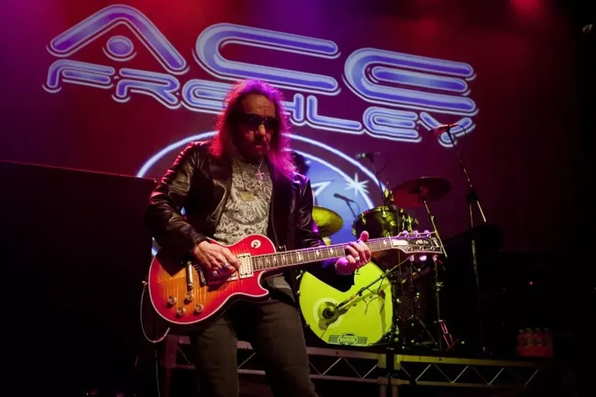 Morto a 74 anni Ace Frehley, fondatore dei Kiss -