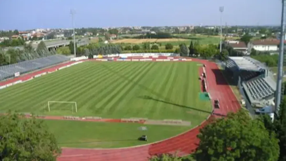 Ex campioni di A e sportivi in campo a Bellaria per la pace a Gaza: arbitra il sindaco - Stadio Nanni di Bellaria Igea Marina