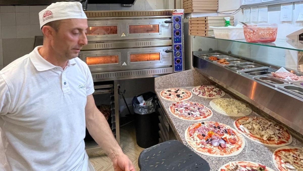 A 16 anni faceva le pizze al JollyBar: a 44 ha scelto Sant'Agata Feltria per aprire la sua attività - Olsi "Giorgio" Proko