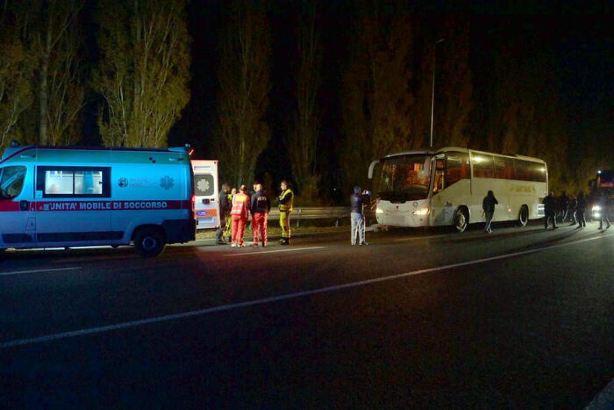 Assalto al pullman, si indaga per omicidio volontario - © Ansa