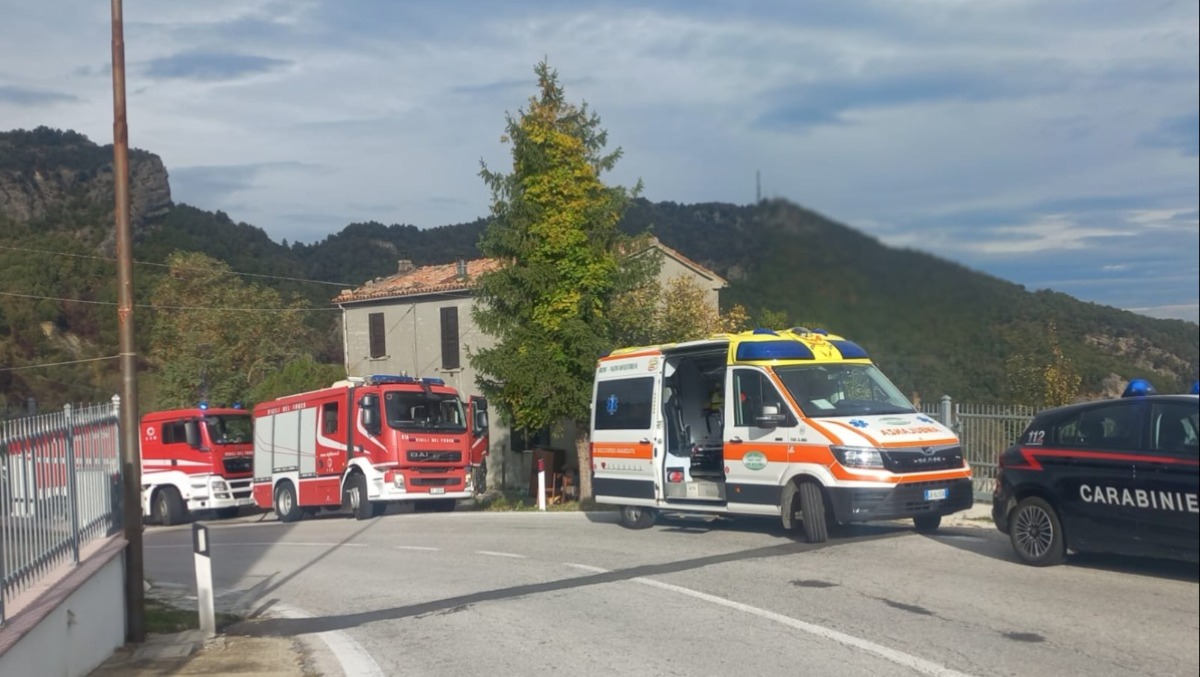 Incendio in un appartamento a Perticara, 90enne trasportato in ospedale -