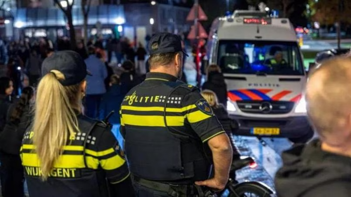Oltre 180 tifosi del Napoli arrestati a Eindhoven per violazione delle norme sugli assembramenti - © Ansa