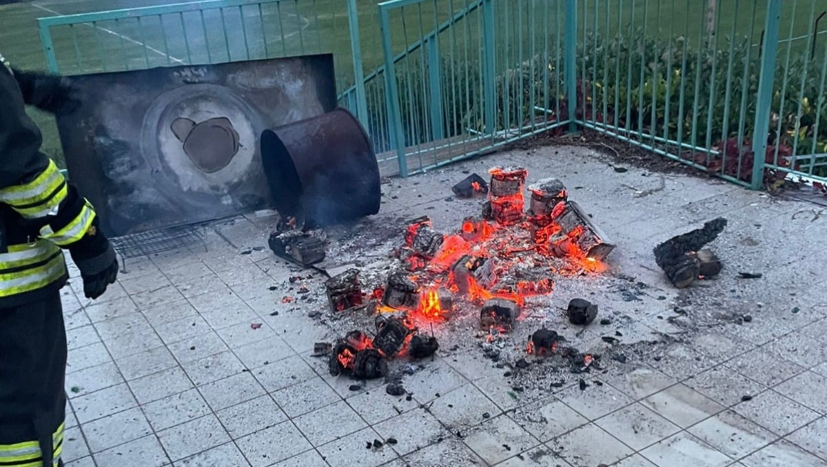 Vandali incendiano la piscina comunale di Verucchio: "Atto grave, incivile e incomprensibile" -