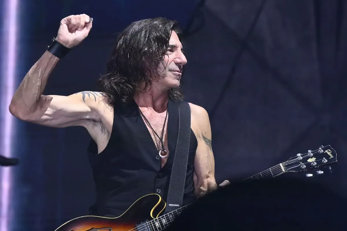 Il chitarrista di Vasco Rossi protagonista a Rimini: Stef Burns live con i Mr. Pig - Stef Burns