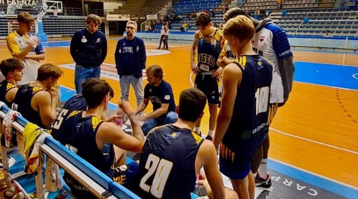 Basket giovanile, Faenza amara per le squadre RBR - Un time out della Under 19