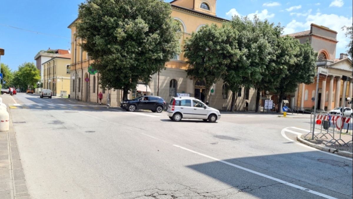 Santarcangelo, asfalti rifatti di notte in via Garibaldi e viale Mazzini: al via i lavori -