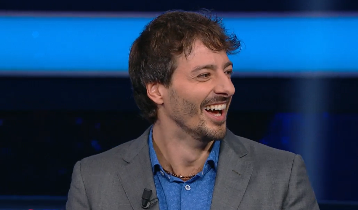 Il prof riminese è il nuovo campione in carica a La Ruota della Fortuna - foto da Mediaset Infinity