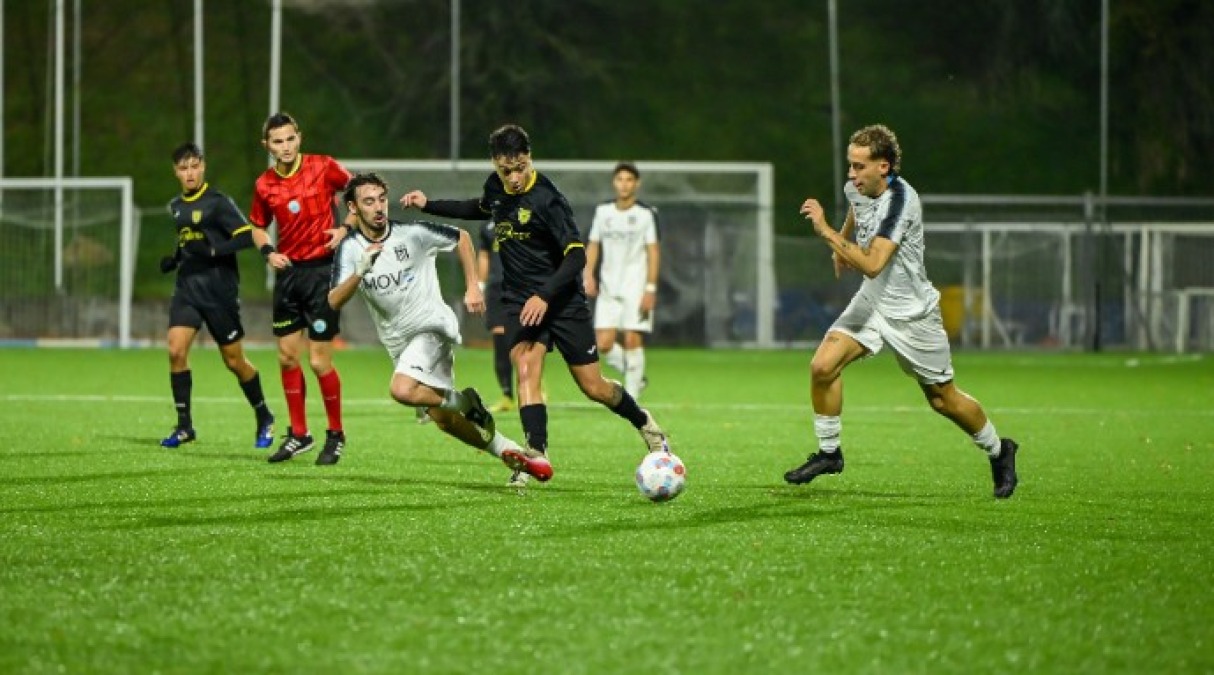 Calcio RSM, Coppa Titano: la Fiorita avanti in extremis: 1-0 alla Folgore - Una fase di Murata-Faetano (foto FSGC/Palmieri)