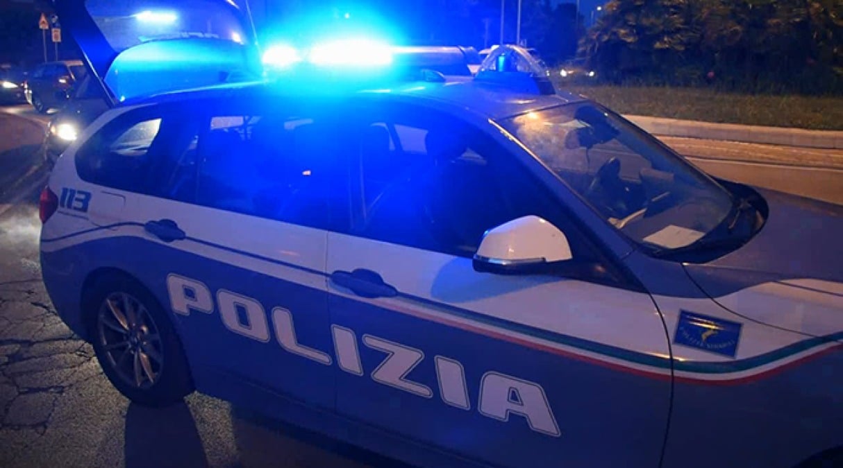 Tenta il furto in hotel, all'arrivo della Polizia si nasconde sotto il letto: arrestato - Polizia, pattugliamento notturno, notte REPERTORIO