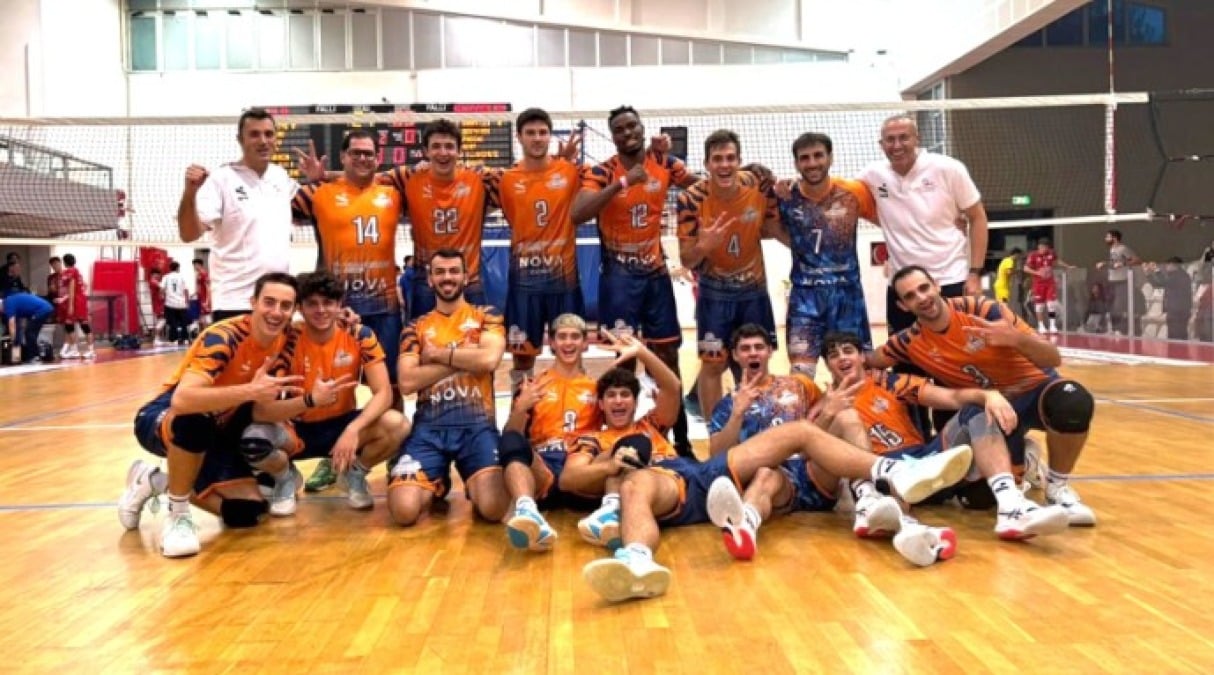 Volley B, Beach & Park corsara a Ravenna - La Beach & Park festeggia la vittoria