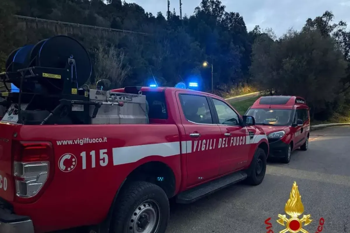 Tragedia in Gallura: auto con cinque giovani precipita da un ponte, muore un 20enne -