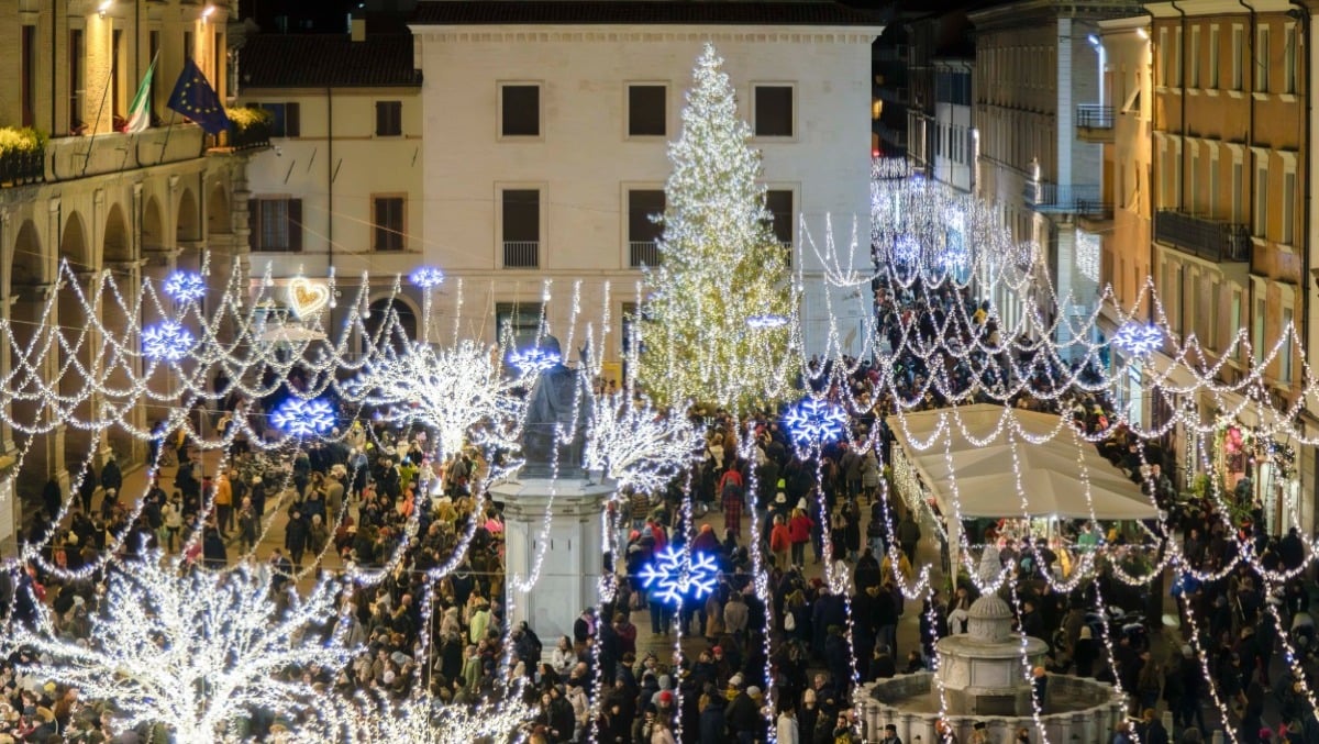 Rimini, è già tempo di pensare al Natale: dal 22 novembre oltre 100 km di illuminazione coordinata -