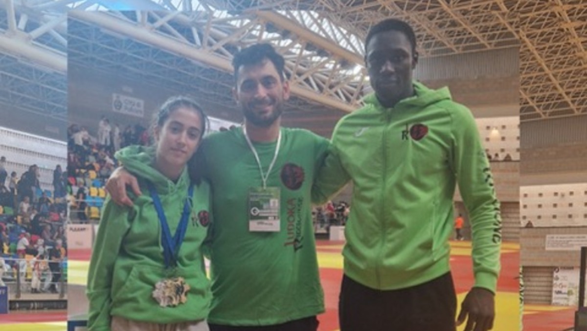 Sofia Longo brilla a Policoro: doppio podio per la Judoka Riccionese al Grand Prix Nazionale - Sofia Longo con il papà maestro Giuseppe e Bruno Badiane