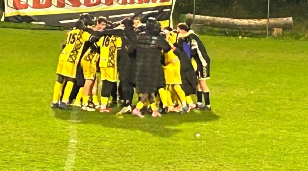 Calcio Eccellenza, Santarcangelo ko. Hurrà Sampierana. Pari amaro del Pietracuta - La gioia della Sampierana a fine partita a Fratta Terme