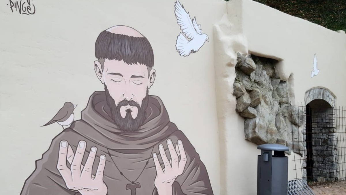 Arte lungo la Marecchiese: il frate di Jodypinge completa l’area sosta di Ponte Santa Maria Maddalena -