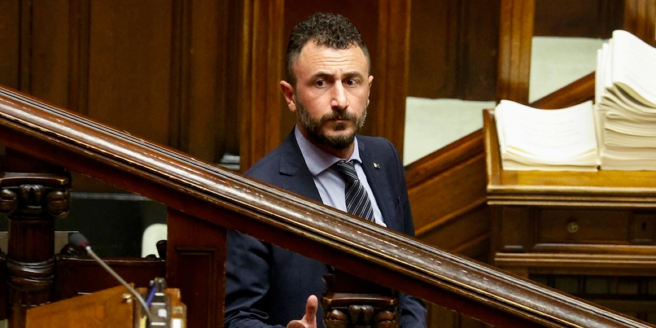 Sparo Capodanno: Pozzolo condannato a un anno e tre mesi per porto illegale d’arma - Emanuele Pozzolo alla Camera, 22 gennaio 2025 (Ansa/Fabio Frustaci)