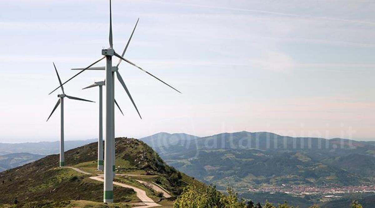 Casteldelci, pronto scontro a "carte bollate" per il parco Eolico: "Fermare questo ecomostro" - Esempio di parco eolico in montagna