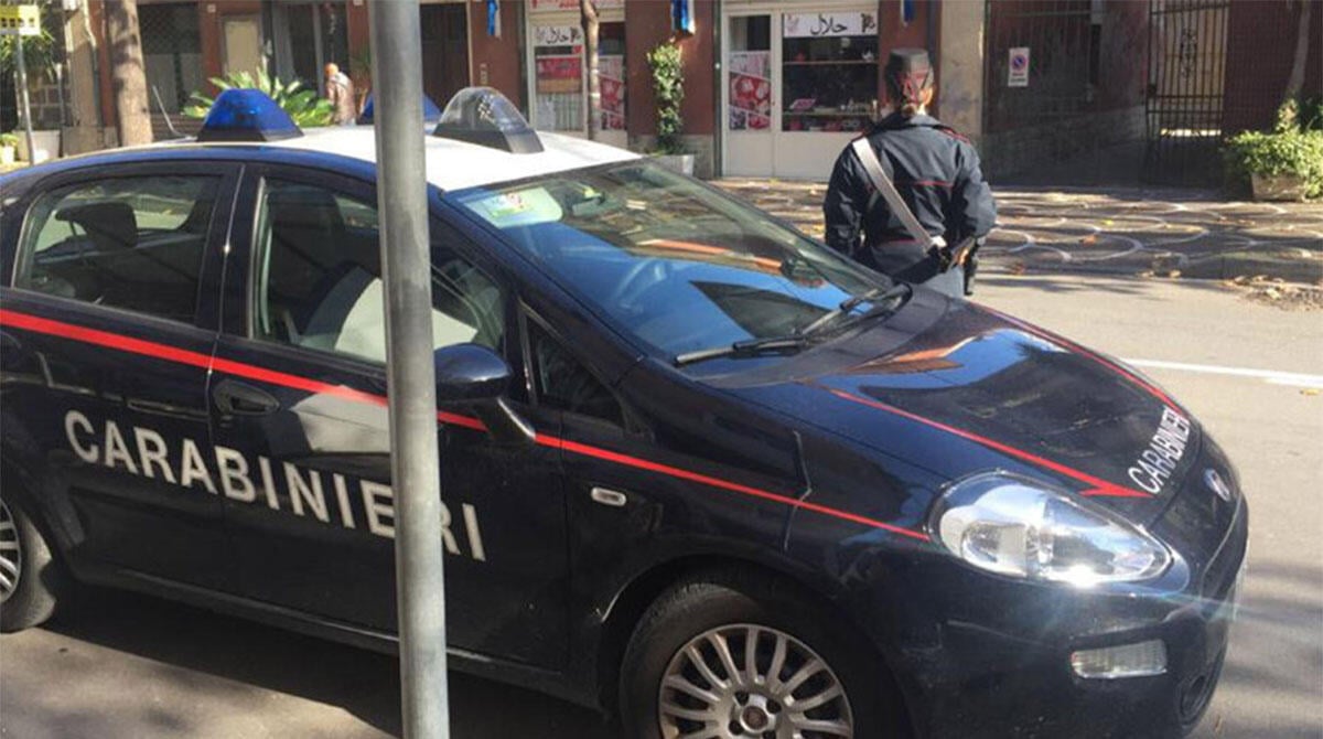Arrestato 4 giorni fa, ancora sorpreso a spacciare in bicicletta: 18enne nei guai - Carabinieri PH ANSA