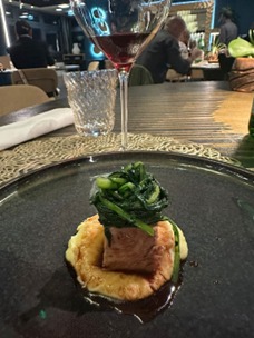 Cubo di coppa di Mora Romagnola brasata, morbido di patate e cicoriella