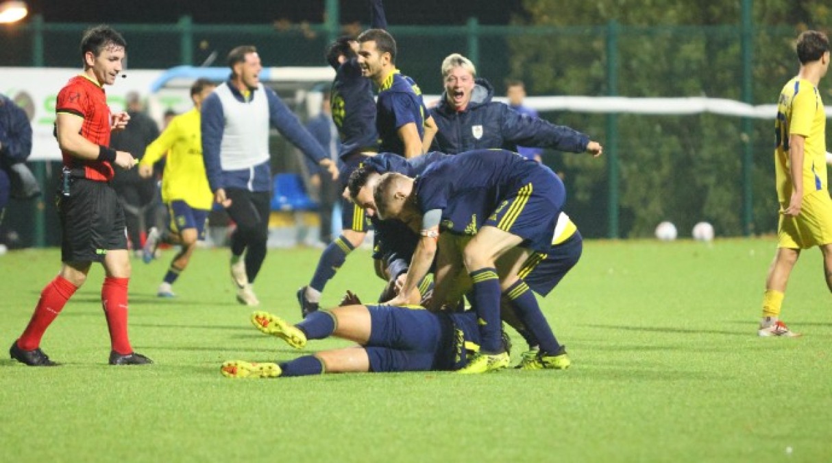 Calcio RSM,  La Fiorita vince nel recupero. Faetano ko 2-1 - L'esultanza de La Fiorita (foto FSGC/Novelli)