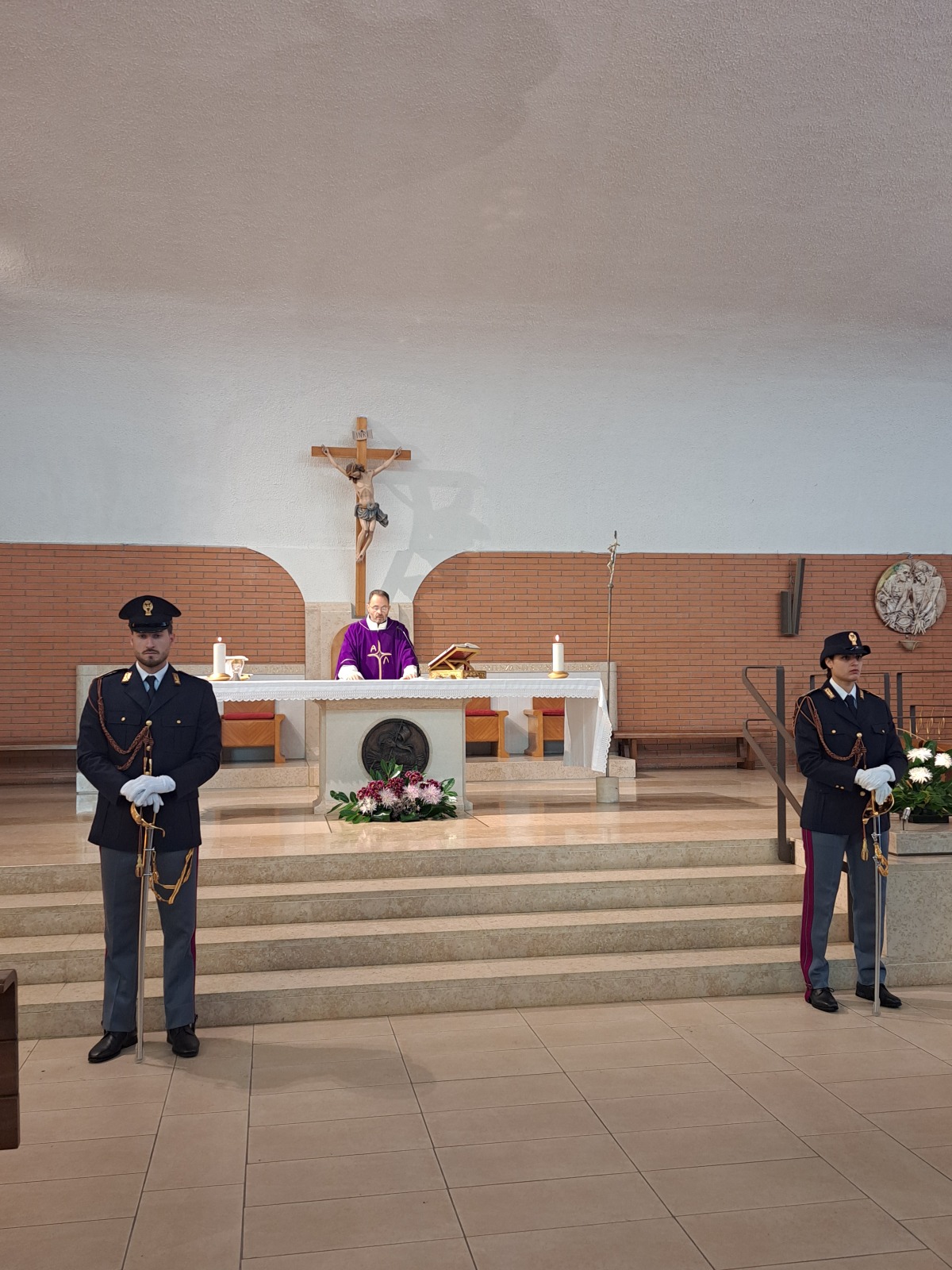 Rimini: la Polizia celebra la messa per i defunti - 