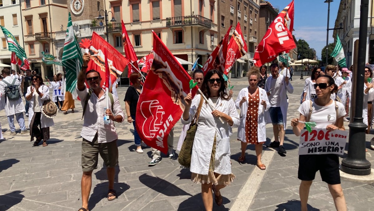 Anche a Rimini farmacisti in sciopero il 6 novembre: presidio davanti alla Prefettura - 