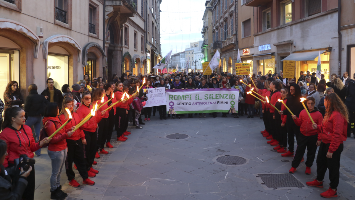No alla violenza sulle donne: torna la camminata “È per te” nel cuore di Rimini - È per te, camminata anti violenza a Rimini