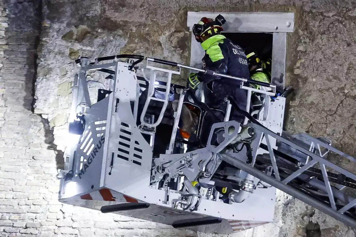 Crollo della Torre dei Conti, procura apre inchiesta per omicidio colposo - PH ANSA