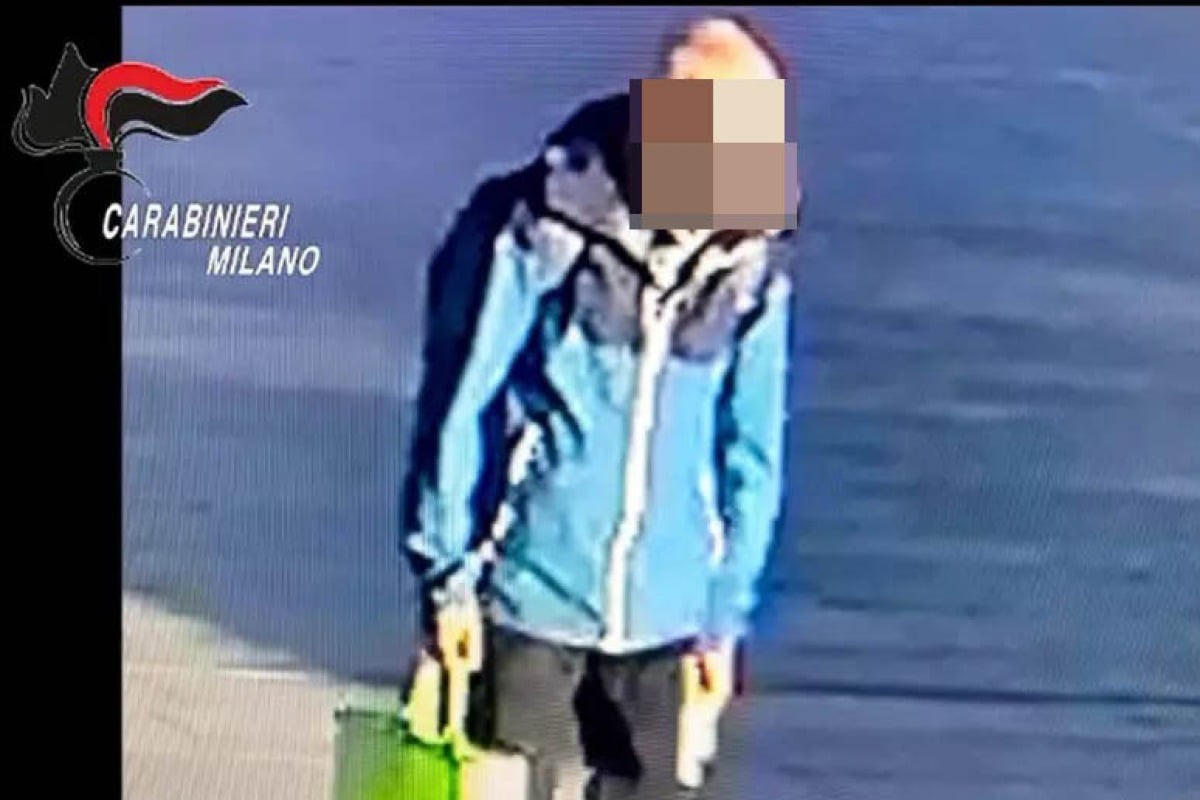 Milano, donna accoltellata in pieno centro: l'aggressore nel 2015 attaccò due pensionati - 