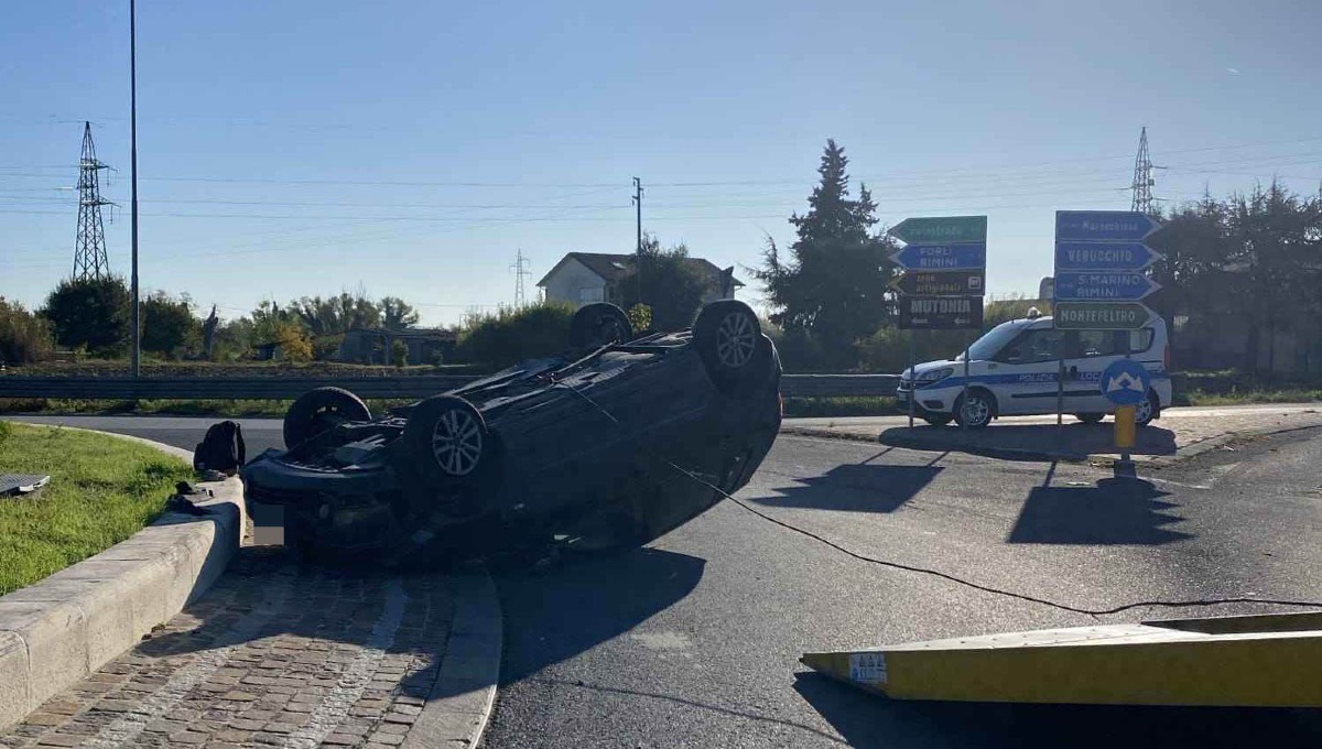 36enne di San Leo si ribalta con l'auto a Santarcangelo: tanta paura, nessun ferito - 