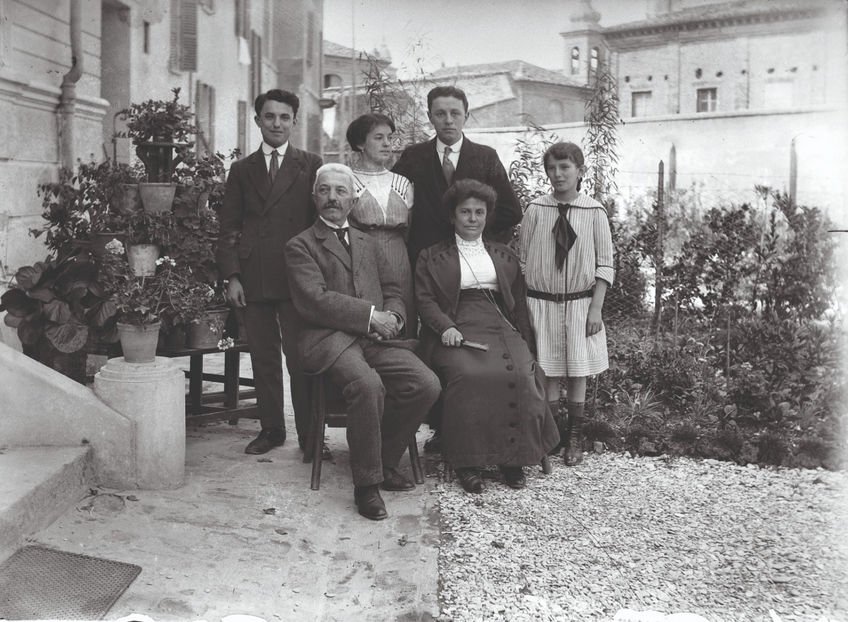 Memorie di famiglia e d’impresa: Lorenza Bonifazi racconta Mercatino Marecchia in “Amori, polveri e motori” - 