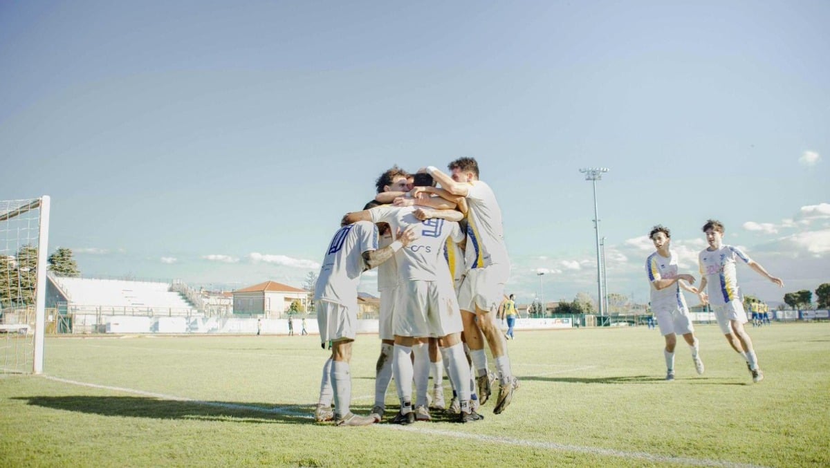 Anche il calcio è protagonista a San Martino: Santarcangelo Calcio regala mille palloni griffati - 