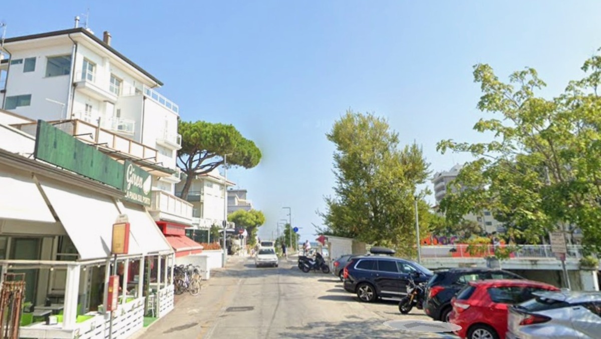 Riccione, lavori su viale Bellini, chiuso un tratto di strada - foto da Google Maps