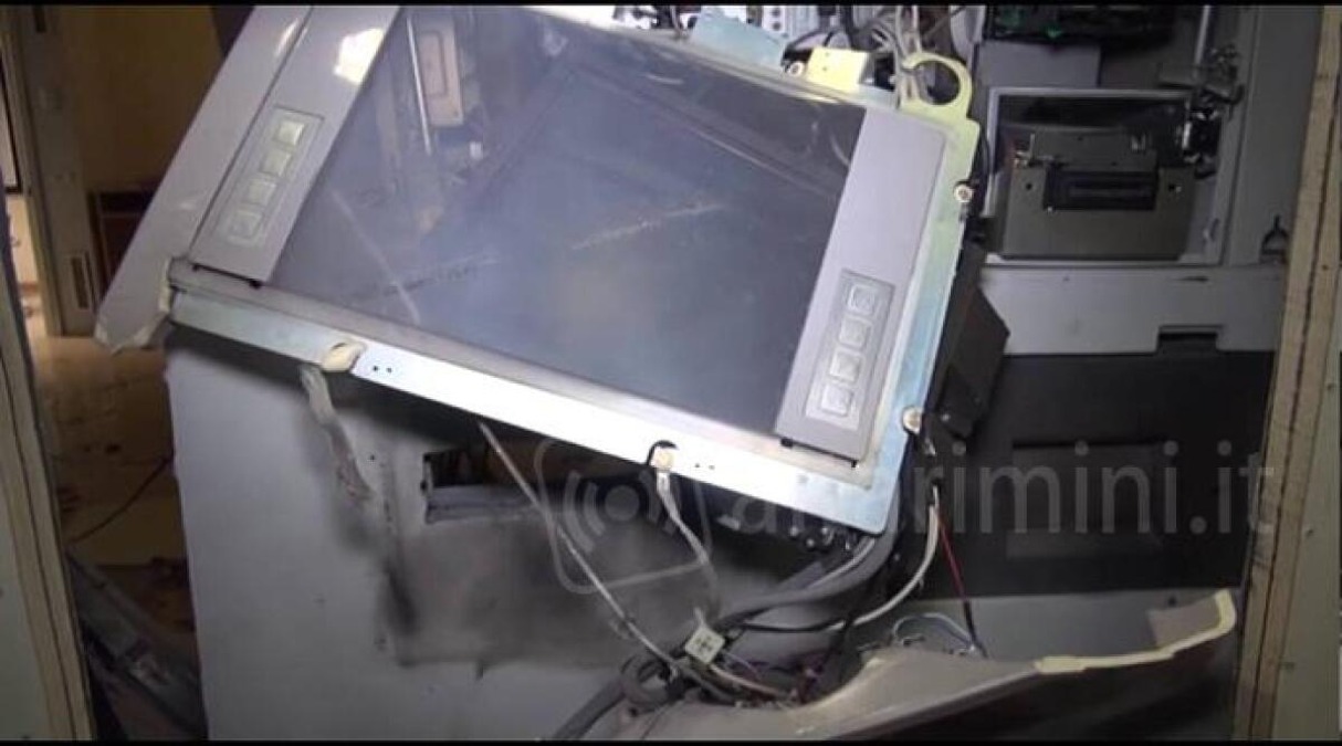 Assalti ai bancomat nel Nord Italia e San Marino: smantellata banda “paramilitare” - Bancomat REPERTORIO