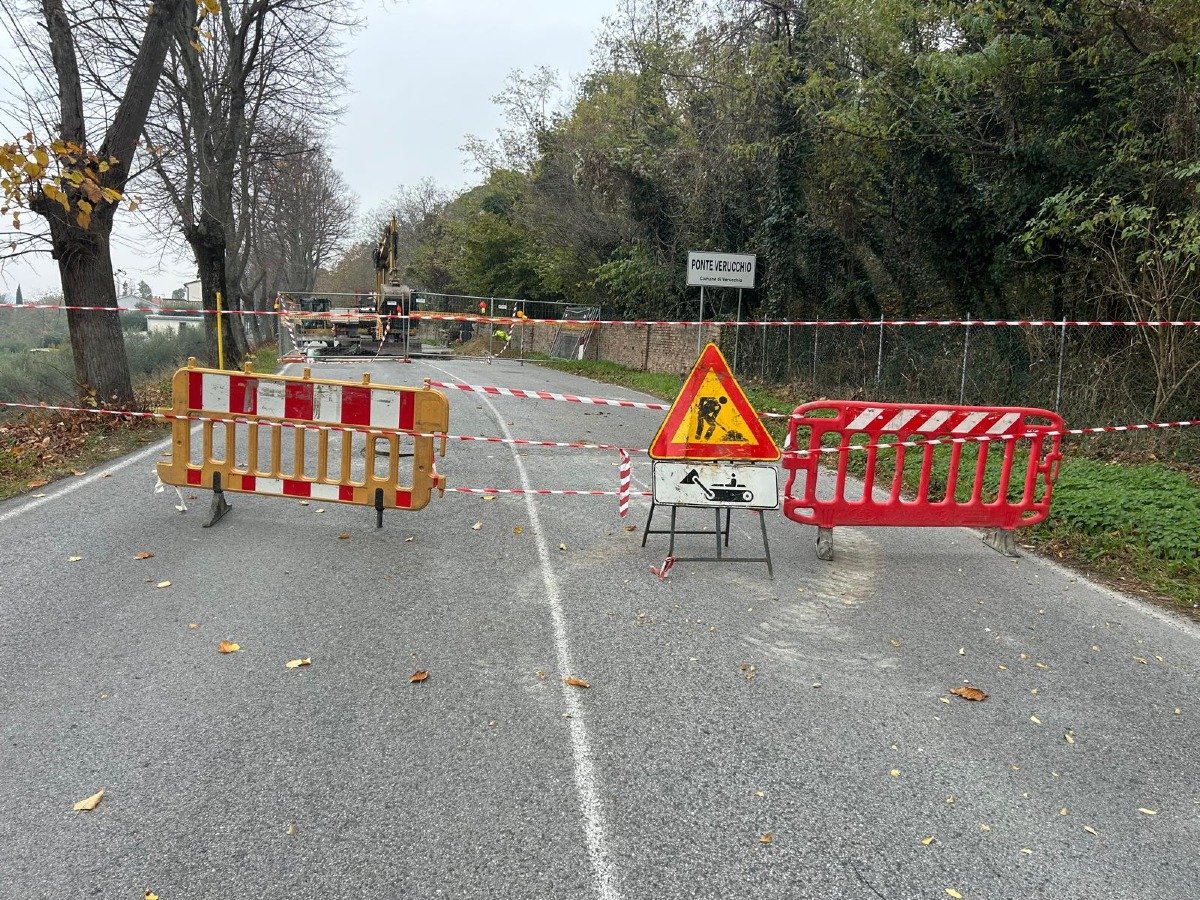 Via Ponte ancora chiusa dopo la voragine: non riaprirà questa settimana - 